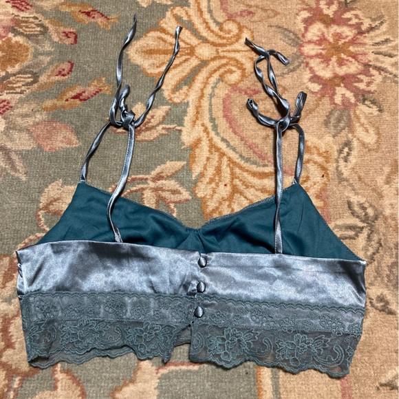 Forever 21 lacy tanks - Picture 4 of 5